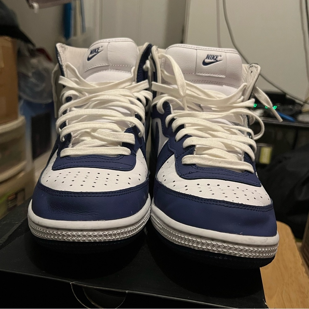 Nike Sneaker - image 3